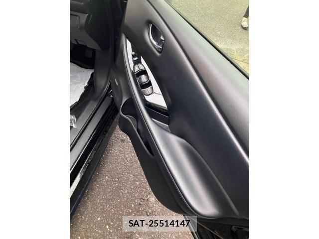 Nissan LEAF 2018-08 8829857-12