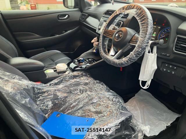 Nissan LEAF 2018-08 8829857-13