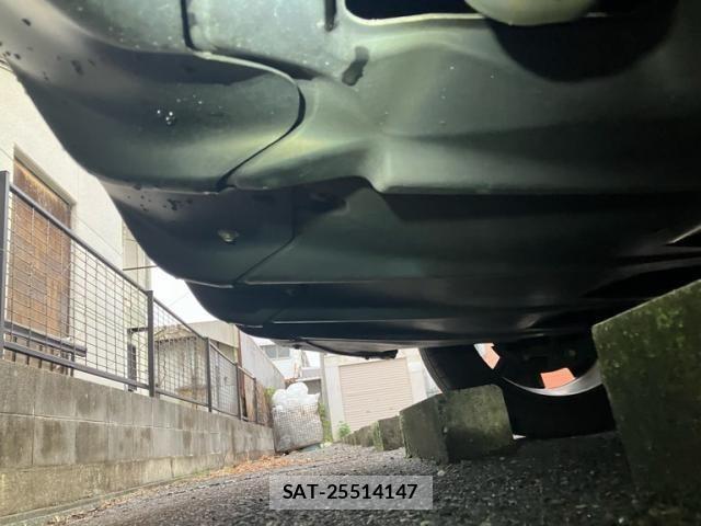 Nissan LEAF 2018-08 8829857-8