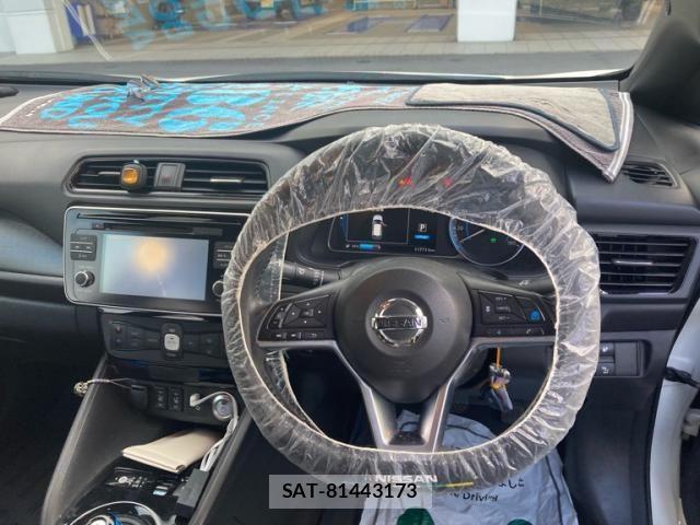 Nissan LEAF 2017-10 8829856-11