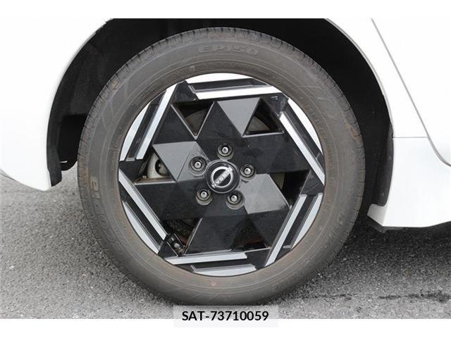Nissan LEAF 2022-12 8829853-20
