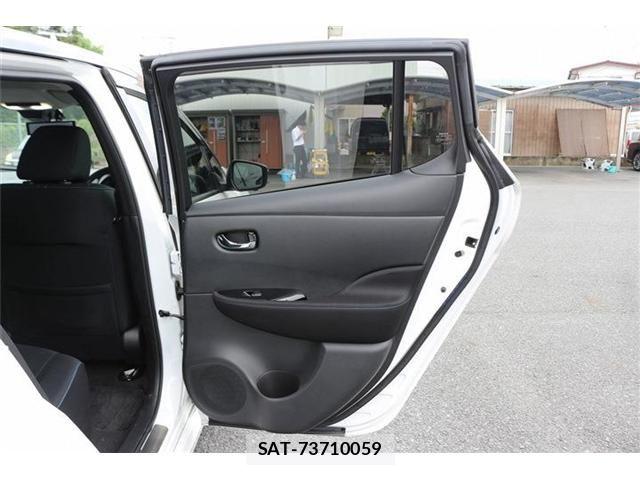 Nissan LEAF 2022-12 8829853-24