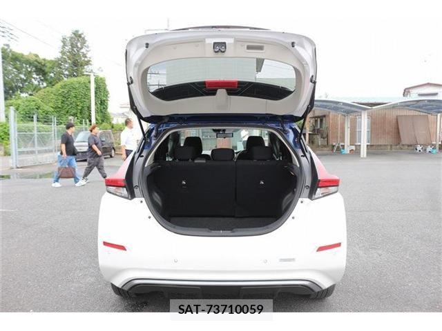 Nissan LEAF 2022-12 8829853-25