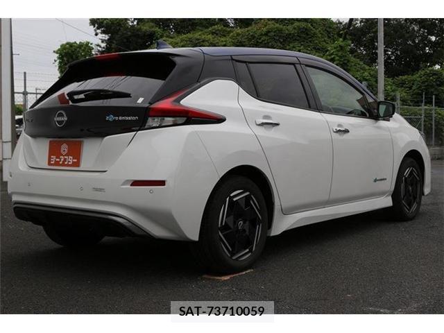 Nissan LEAF 2022-12 8829853-4