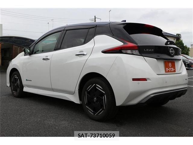Nissan LEAF 2022-12 8829853-6