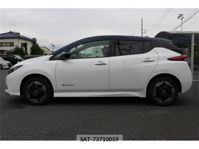 Nissan LEAF 2022-12 8829853-7