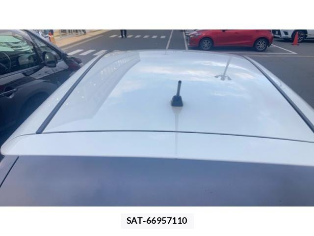 Nissan LEAF 2018-01 8849528-9