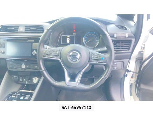 Nissan LEAF 2018-01 8849528-16