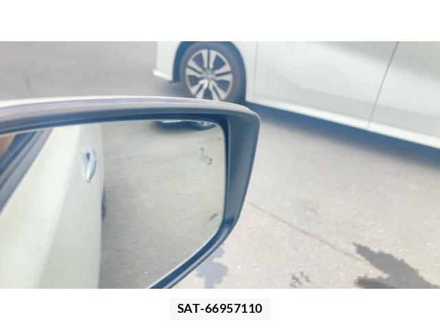 Nissan LEAF 2018-01 8849528-27