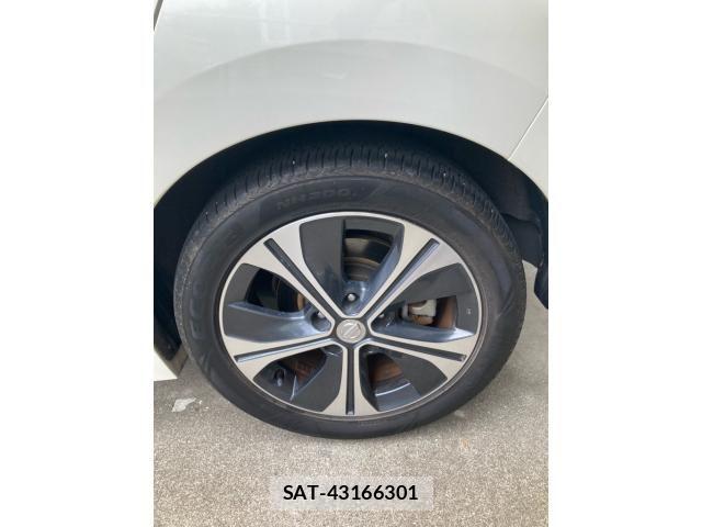 Nissan LEAF 2018-02 8847962-9