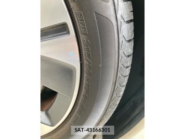 Nissan LEAF 2018-02 8847962-5