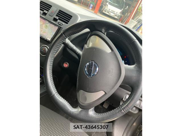 Nissan LEAF 2013-10 8871314-11
