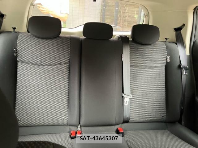 Nissan LEAF 2013-10 8871314-13