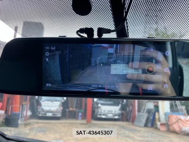 Nissan LEAF 2013-10 8871314-15