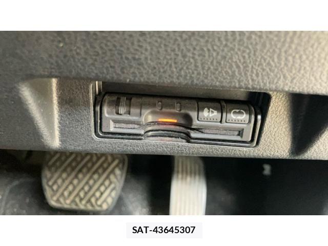 Nissan LEAF 2013-10 8871314-22