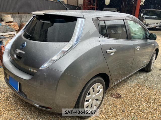Nissan LEAF 2013-10 8871314-2