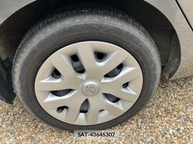 Nissan LEAF 2013-10 8871314-5
