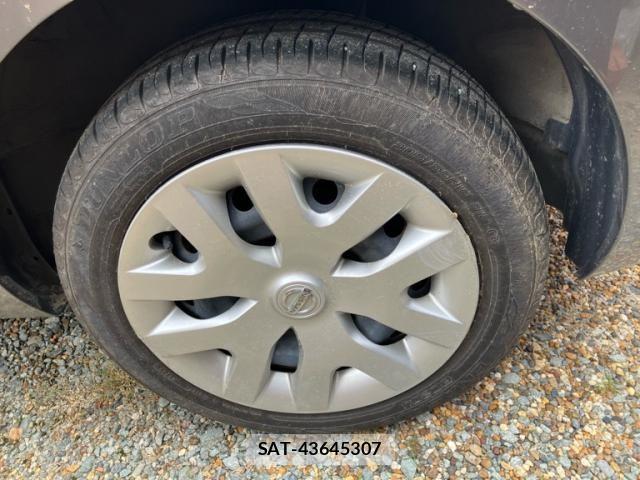 Nissan LEAF 2013-10 8871314-7