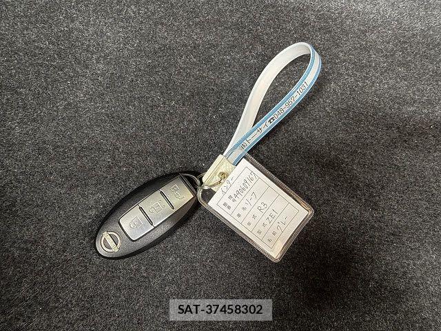 Nissan LEAF 2021-11 8871310-14