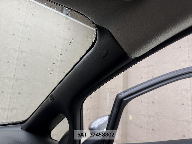 Nissan LEAF 2021-11 8871310-15