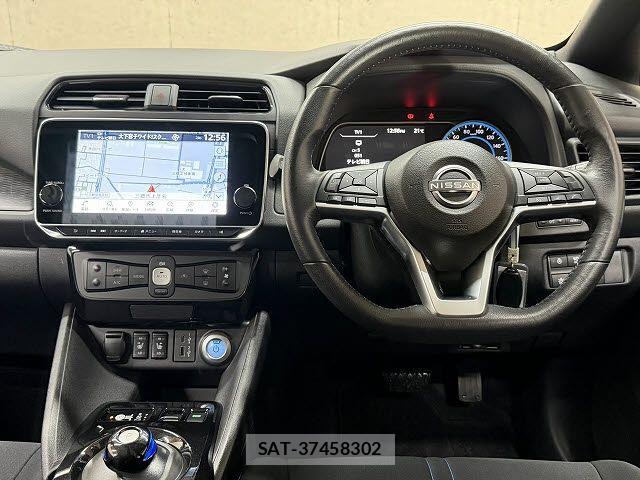 Nissan LEAF 2021-11 8871310-1