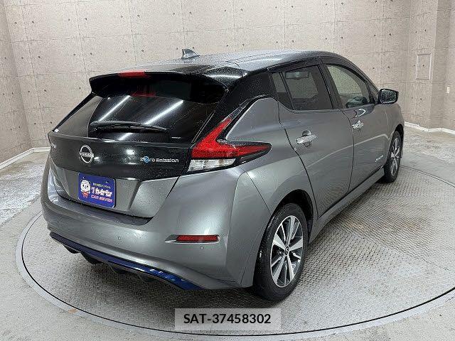 Nissan LEAF 2021-11 8871310-2