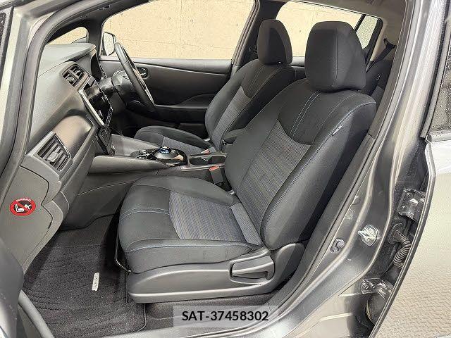 Nissan LEAF 2021-11 8871310-6
