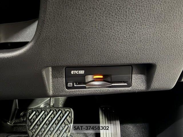 Nissan LEAF 2021-11 8871310-8