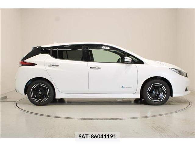 Nissan LEAF 2025-03 8871309-12
