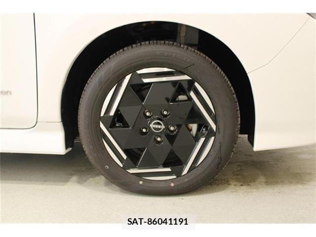 Nissan LEAF 2025-03 8871309-21