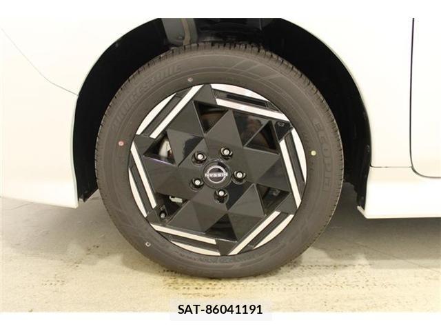 Nissan LEAF 2025-03 8871309-24