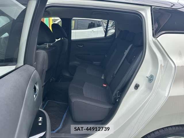 Nissan LEAF 2021-04 8880412-5