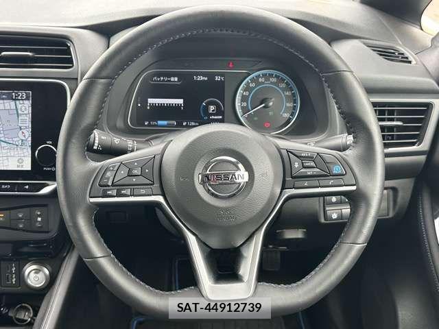 Nissan LEAF 2021-04 8880412-7