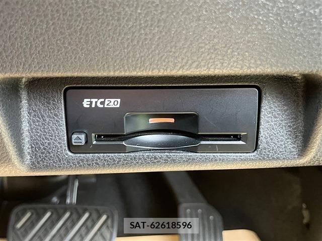 Nissan LEAF 2022-06 8880410-9