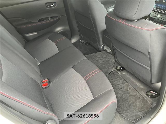 Nissan LEAF 2022-06 8880410-21