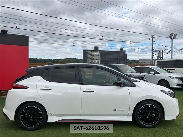Nissan LEAF 2022-06 8880410-5