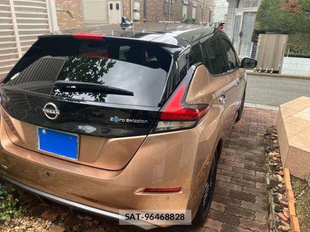 Nissan LEAF 2023-03 8880411-3