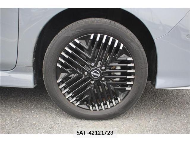 Nissan LEAF 2022-09 8880408-9