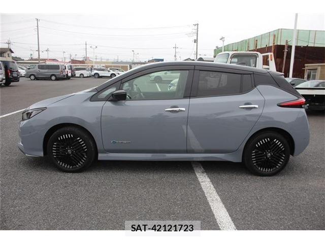Nissan LEAF 2022-09 8880408-6