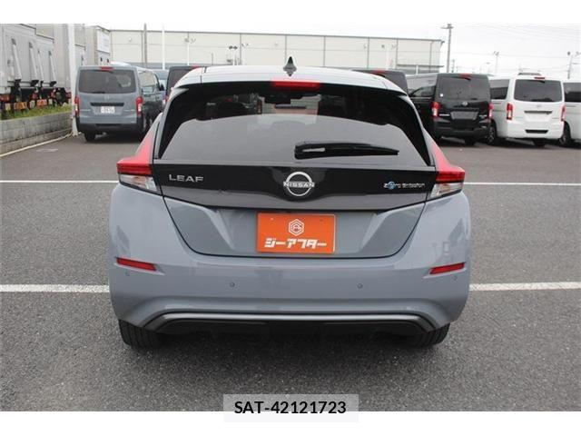 Nissan LEAF 2022-09 8880408-7