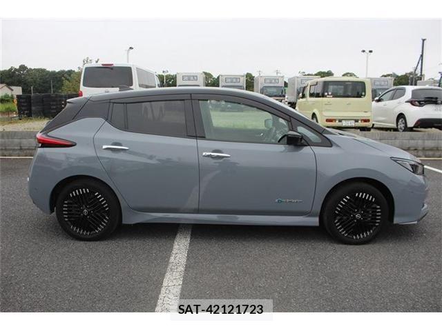 Nissan LEAF 2022-09 8880408-8
