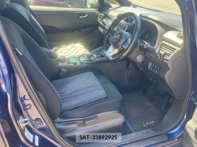 Nissan LEAF 2017-10 8880417-10