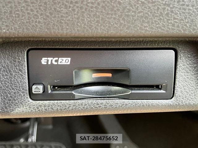 Nissan LEAF 2022-06 8880409-9