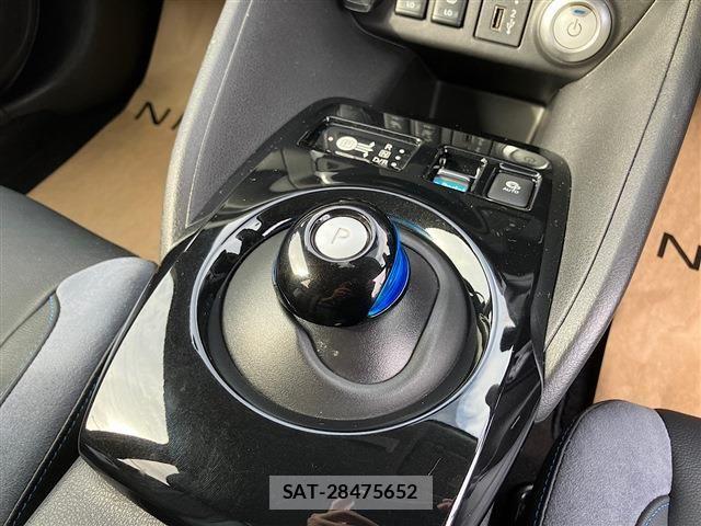 Nissan LEAF 2022-06 8880409-10