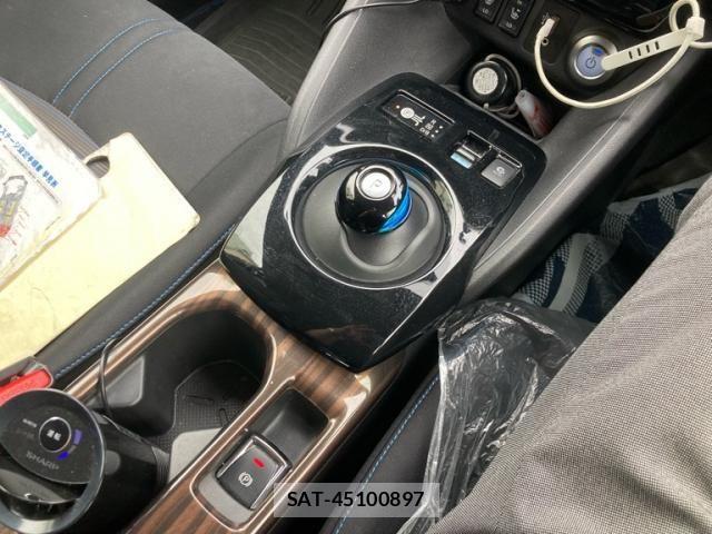 Nissan LEAF 2017-11 8880415-14