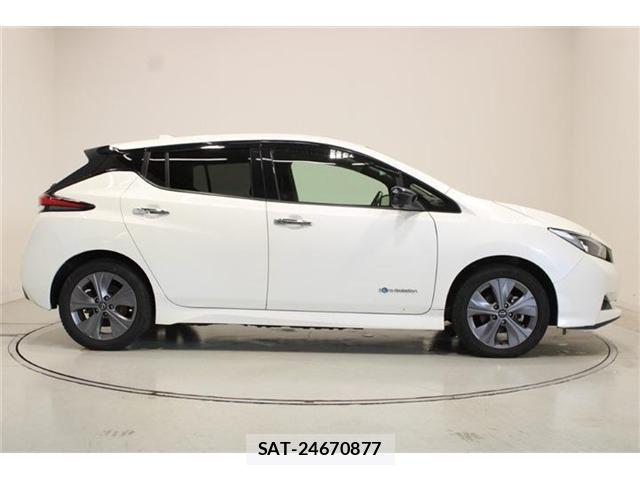 Nissan LEAF 2022-03 8883823-13