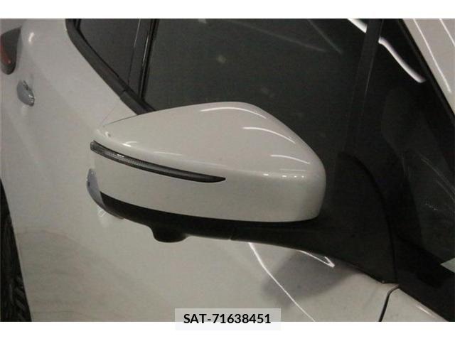 Nissan LEAF 2022-06 8883824-9