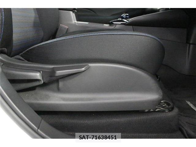 Nissan LEAF 2022-06 8883824-25