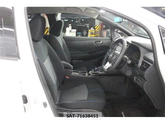 Nissan LEAF 2022-06 8883824-26