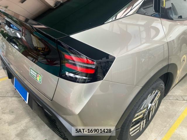 Nissan LEAF 2026-05 8130951-2